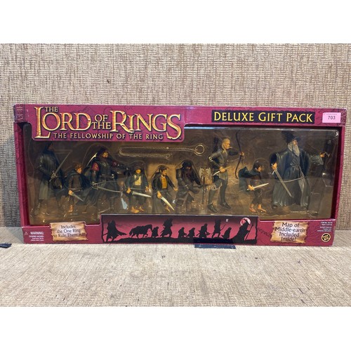 703 - Boxed Toybiz lord of the rings 'The fellowship of the ring' boxset including Frodo, Gandalf, Aragon,... 