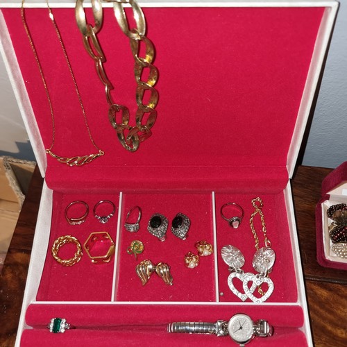 532 - Selection of modern and vintage costume jewellery. See pics for what's included.