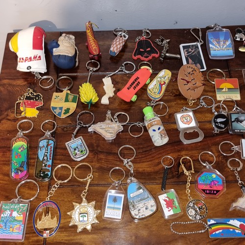 209 - Large quantity of vintage keyrings.