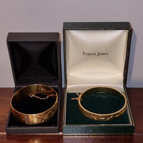 1275 - 9ct gold metal cored ladies Bangle and a ladies 18ct rolled gold  bangle both with engraved finishin... 