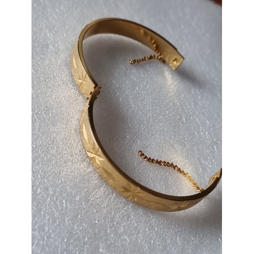 1275 - 9ct gold metal cored ladies Bangle and a ladies 18ct rolled gold  bangle both with engraved finishin... 