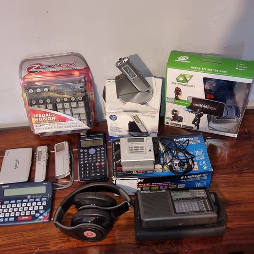 535 - Small electrical items including a Panisonic SJ-MR220 Portable MD recorder Roberts R621 radio, dicta... 