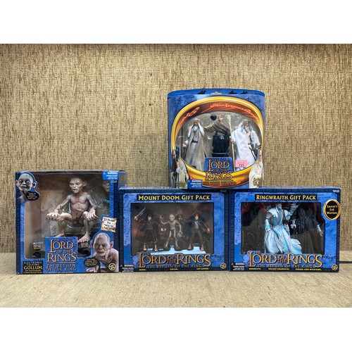 723 - 4 Toybiz 'Lord Of The Rings The Return of the king'  figures including 'The white Wizards' set (Gand... 