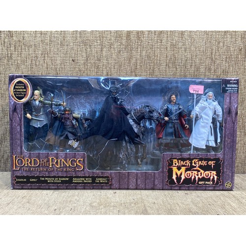 724 - Toybiz 'Lord Of The Rings The Return of the king'  Black gate of Mordor gft pack including Legolas ,... 