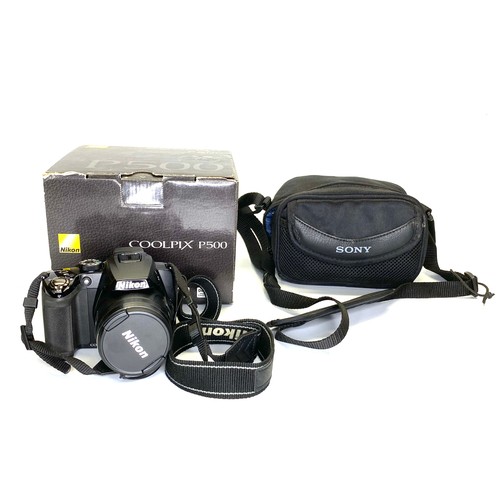 541 - Nikon coolpix p500 with sony camera bag. ( missing cables).