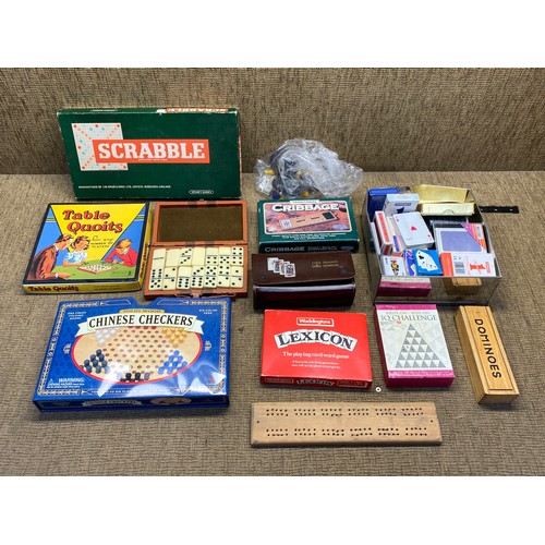 697B - Vintage card games Including Waddington card games and Table Quoits.