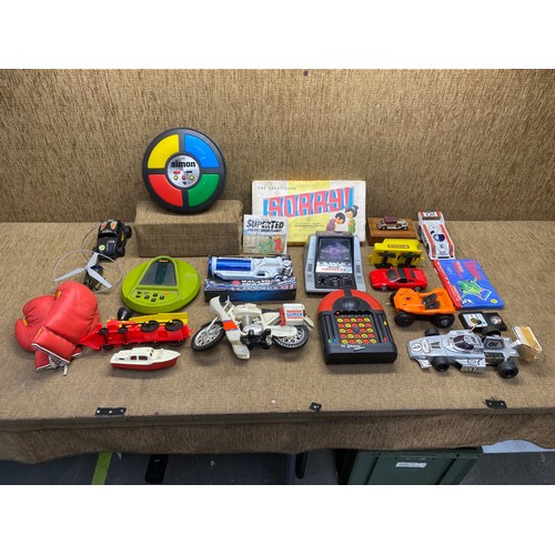 780 - Collection of vintage toys and games including Grandstand Firefox F-7 arcade game and 1980s plastic ... 