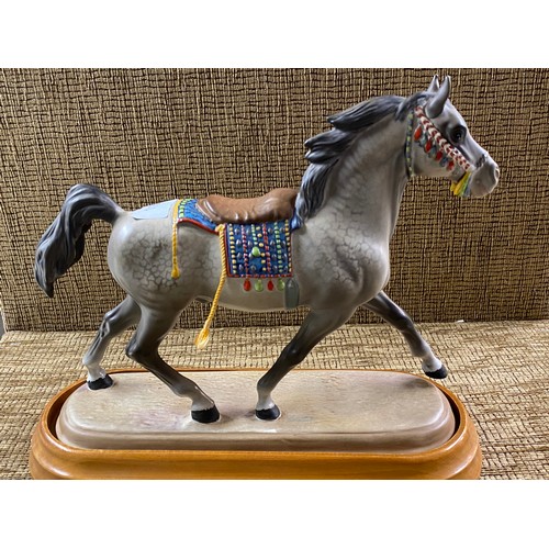 1156 - Grey Beswick show horse in a matte finish on wooden plinth 26cm tall.