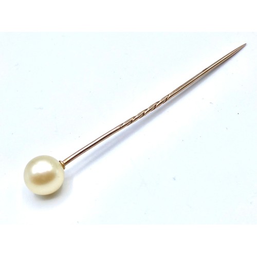 863 - Victorian gold and pearl hat pin tested as high quality gold no hallmarks (MYOMU).