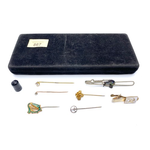 867 - Collection of vintage tie pins and cravat pins including Mercedes and Irish Harp.