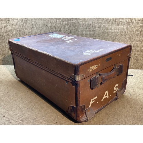 1163 - Vintage steamer trunk.