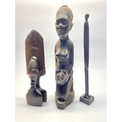 733 - Pair of early carved wooden african statues. Tallest 40cm .