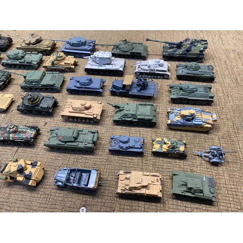 1219 - Large quality of worldwide military tanks in plastic and diecast made complete in kit form.