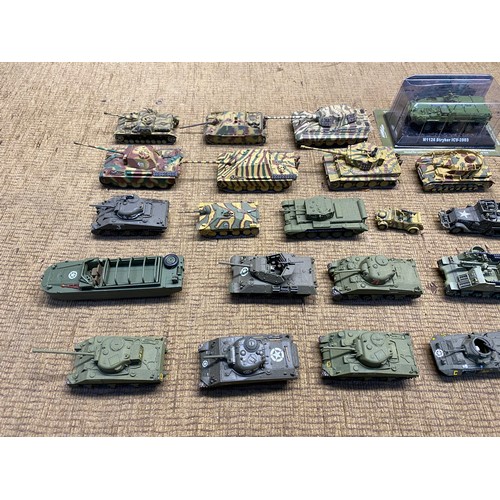 1220 - Large quality of worldwide military tanks in plastic and diecast made complete in kit form.