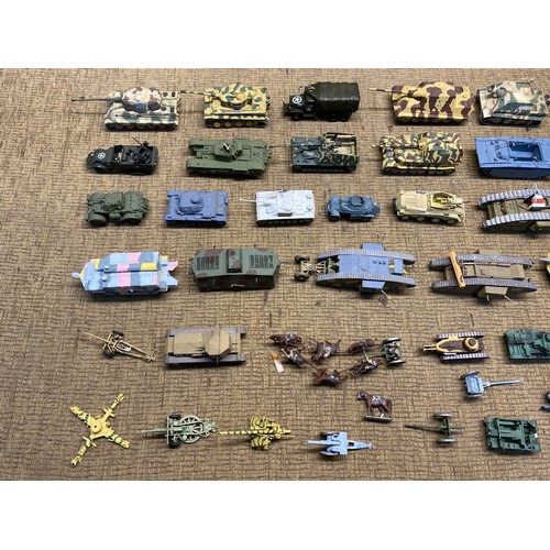 1221 - Large quality of worldwide military tanks in plastic and diecast made complete in kit form.