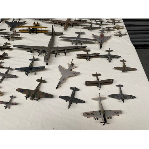 1224 - Approx.80 worldwide military aircrafts in plastic and diecast made complete in kit form including ai... 