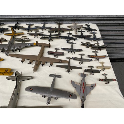 1224 - Approx.80 worldwide military aircrafts in plastic and diecast made complete in kit form including ai... 