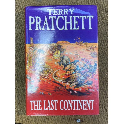 1067 - Collection of 12 Terry Pratchett hardback books including Snuff and The Wee Free Men. Mostly 1st edi... 