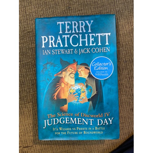 1067 - Collection of 12 Terry Pratchett hardback books including Snuff and The Wee Free Men. Mostly 1st edi... 