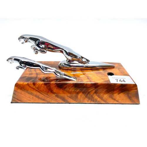 744 - Jaguar table top pen holder and letter opener on wooden plinth.