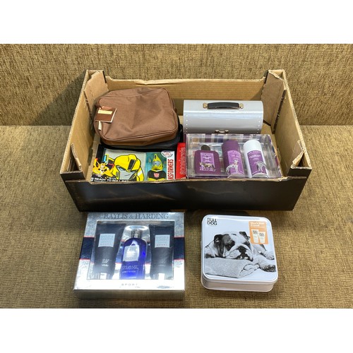 353 - Boxed mens hygiene products including Baylis and Harding , Ted Baker and Bulldog.