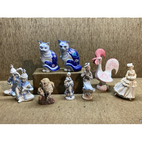 525 - Collectable ceramic figures and animals including a Portuguese hand painted cockerel and Japanese ca... 