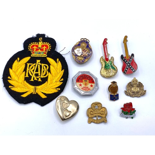 688 - 10 pin badges and RAOB patch, including Girl Guides and order of the Oddfellow's.