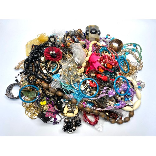 463 - Approx 5kg of vintage and modern costume jewellery.