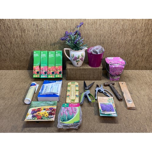 48 - Gardening items including bulbs.