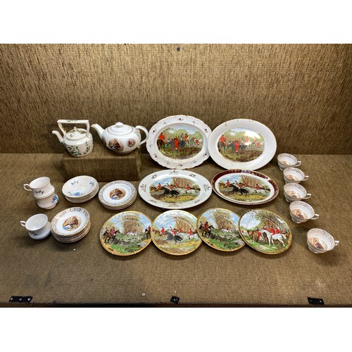 55 - Collectable ceramics including hunting scene plates.