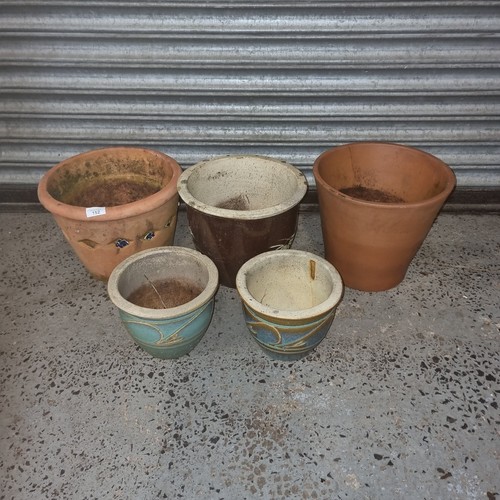 152 - Ceramic and terracotta garden pots.