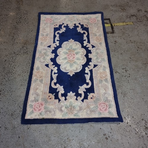 29 - Household floral rug 180cm x 90cm.