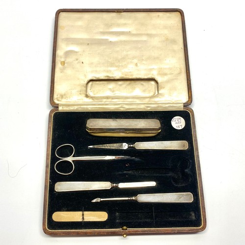 898 - Silver handled manicure set in a presentation box dated Birmingham 1937 by Adie Brothers Ltd (not co... 