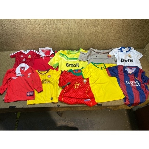 1158 - 10 children's football shirts including a Barcelona Messi Shirt Size (10), Real Madrid (8) Brazil (S... 