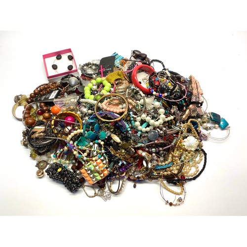 468 - Approx 6.8kg of modern and vintage costume jewellery.