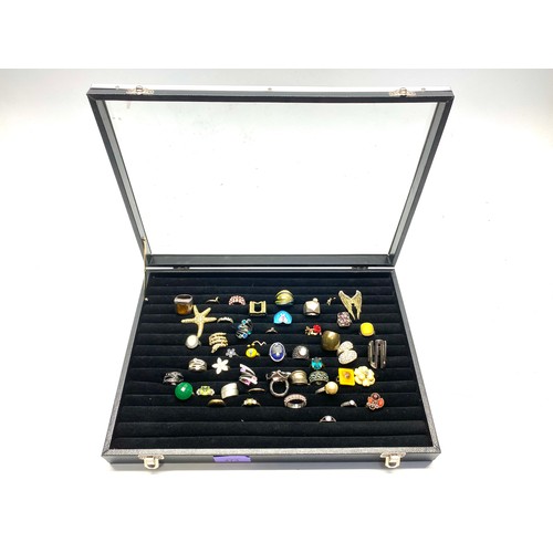 473 - Collection of vintage and modern rings including silver in a large ring case.