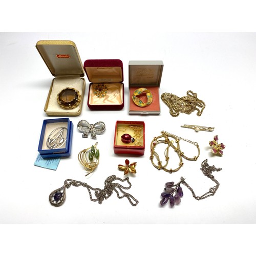 479 - Selection of boxed and unboxed costume jewellery.