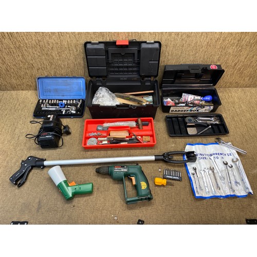 79 - Various tools includes: Toolbox full of tools and a bosch cordless hand drill 7.2v.