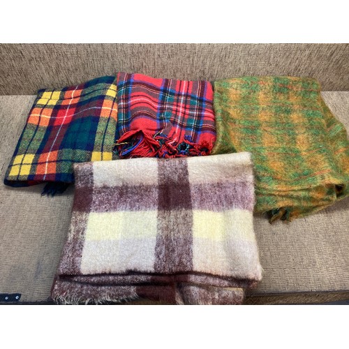104 - Selection of wooden picnic blankets.