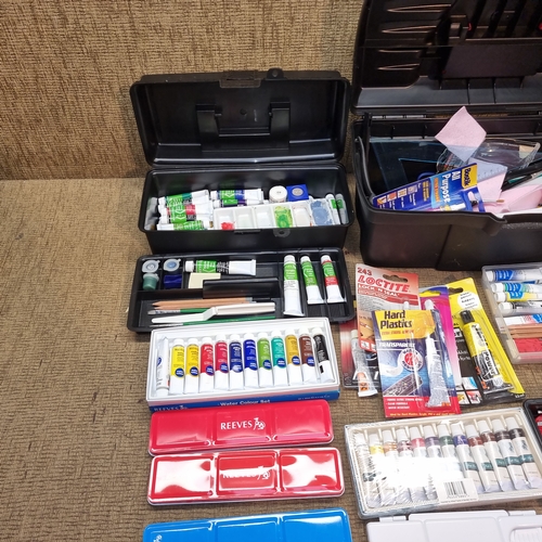 1105 - Large quantity of acrylic paints, modeling tools and stationery.