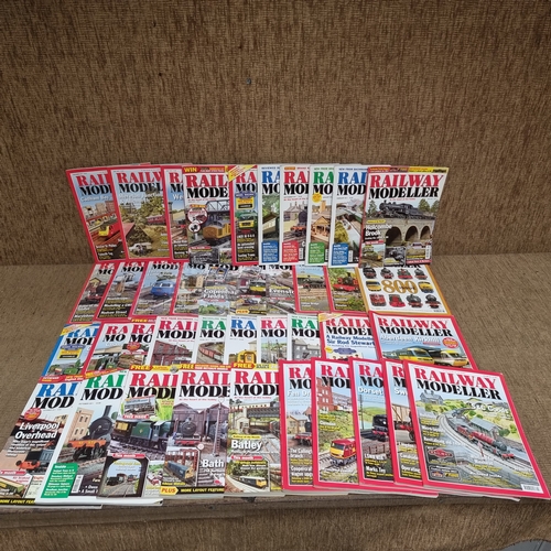 1109 - Approx 40 Railway modeller magazines.