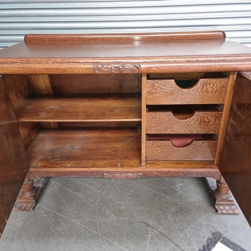 1129 - Arts and craft Solid oak sideboard with three drawers.