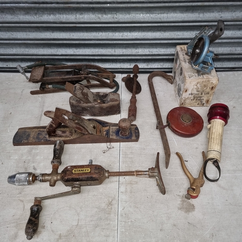 162 - Vintage tools including a Record no 06 wood plane, a Stanley  hand drill and a Universal Slotting an... 