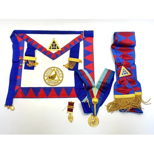 1125 - Masonic Royal Arch apron and collar.