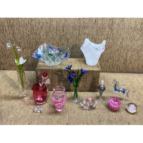 1158 - Collectable glass items including: Studio, Cranberry and Murano glass pieces.