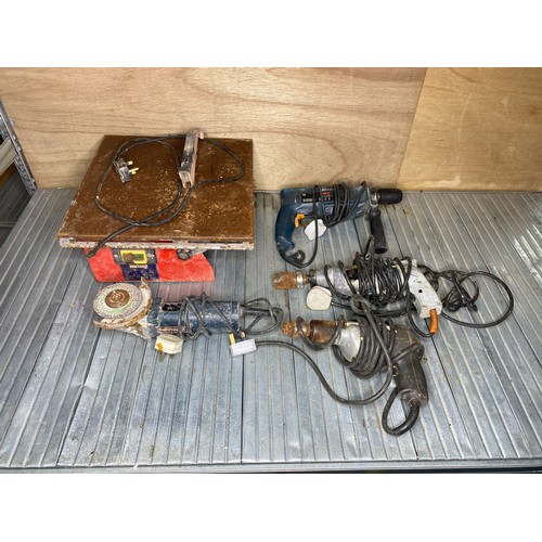228 - Collection of electric power tools including: NU tools table saw, Metabow disk grinder and a bosch G... 