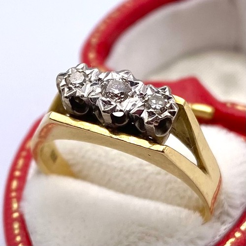 887 - 18ct Gold ring with three diamonds and a platinum mount. Size Q, 5.7g.