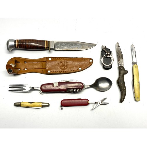 725 - Collection of pen knives, including an interesting one in the shape of a shoe and a K55 German hunti... 