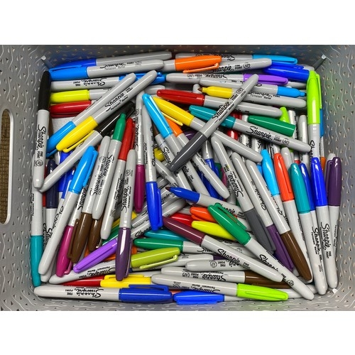 315 - Approx. 100 sharpie pens.