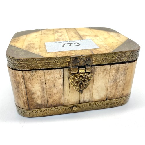 773 - Small bone and brass trimmed trinket box.

dimensions: Length 10cm - width 8cm - height 5cm